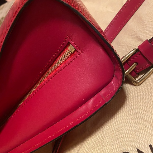 Louis Vuitton Epi Backpack - Picture 6 of 8